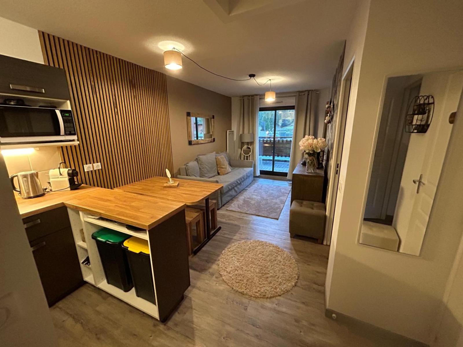 Superbe Appartement Avec Piscine Et Garage Péone Exterior foto